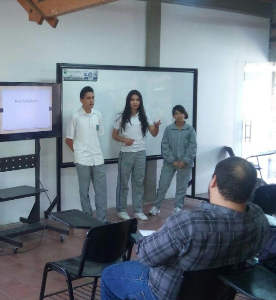 Estudiantes de la Media Técnica de Rionegro, exponen sus proyectos