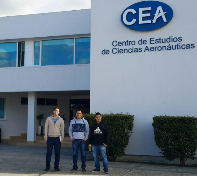 Sneider Sepúlveda Guarín, Yuliano Vergara Cárdenas y Santiago López Rodríguez, estudiantes de la Tecnología en Gestión Aeroportuaria