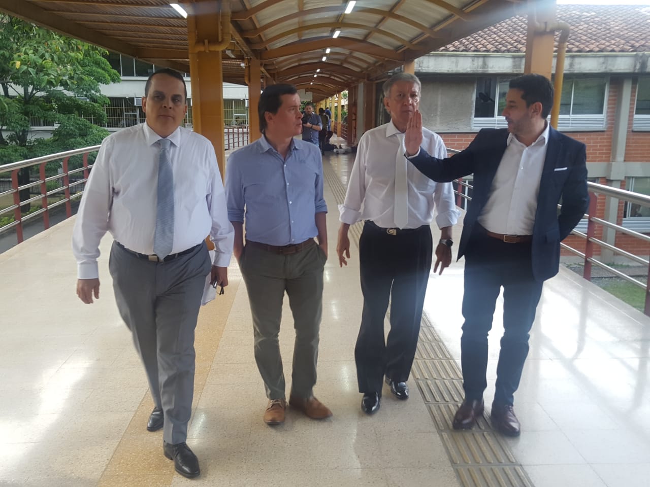 Secretarios de Hacienda y de Servicios de Medellín, conocieron el proyecto “Educación para Vivir Mejor”