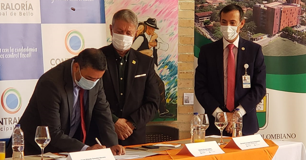 El POLI firmó convenio con la Contraloría Municipal de Bello
