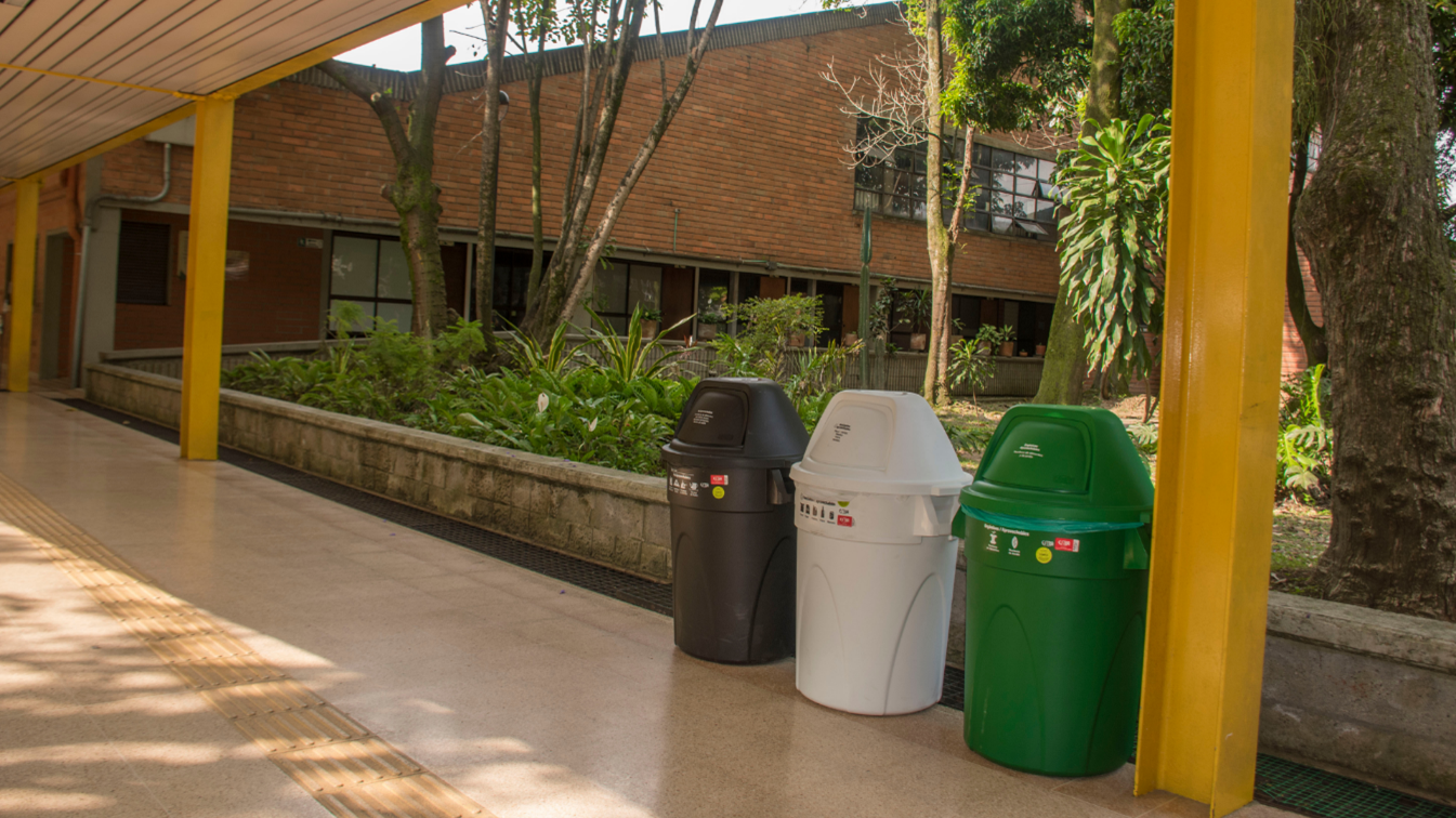 Se instalaron puntos ecológicos en la sede Medellín