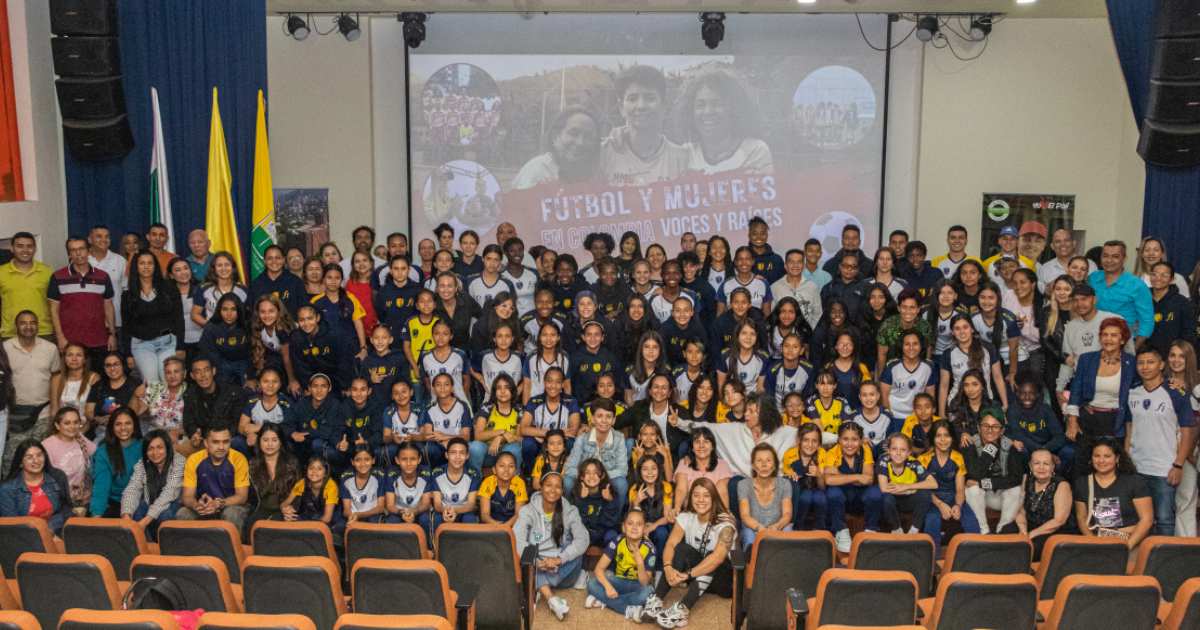 Con el conversatorio Fútbol y Mujeres en Colombia, el Poli exaltó a las pioneras del fútbol femenino en Colombia