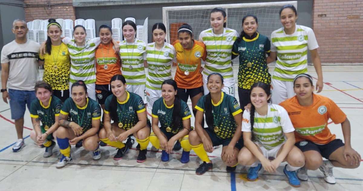 Equipo femenino de fútbol sala, ganador de amistoso interuniversitario