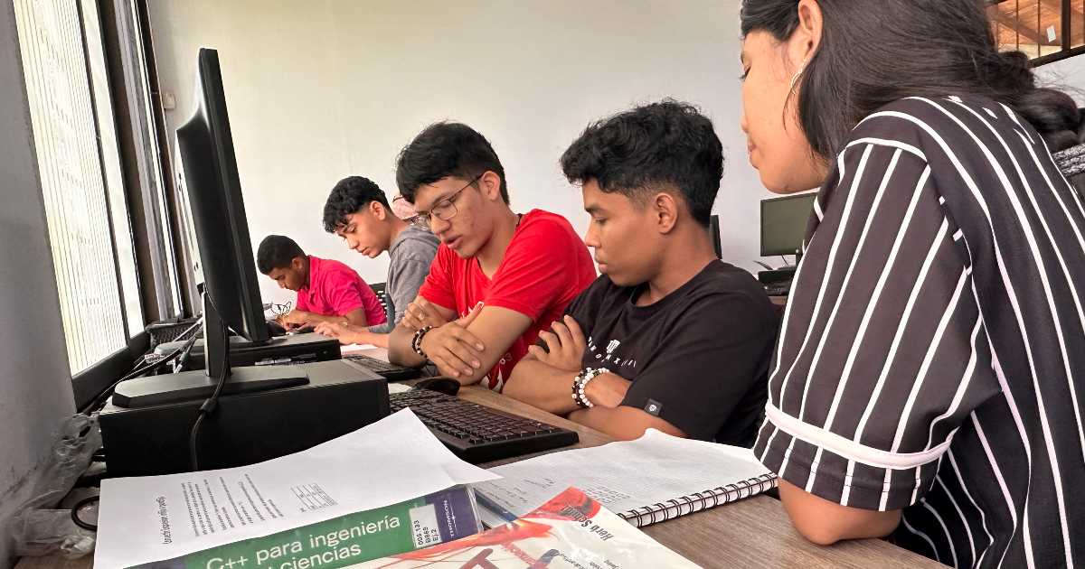 Estudiantes de Urabá en eliminatoria de programación