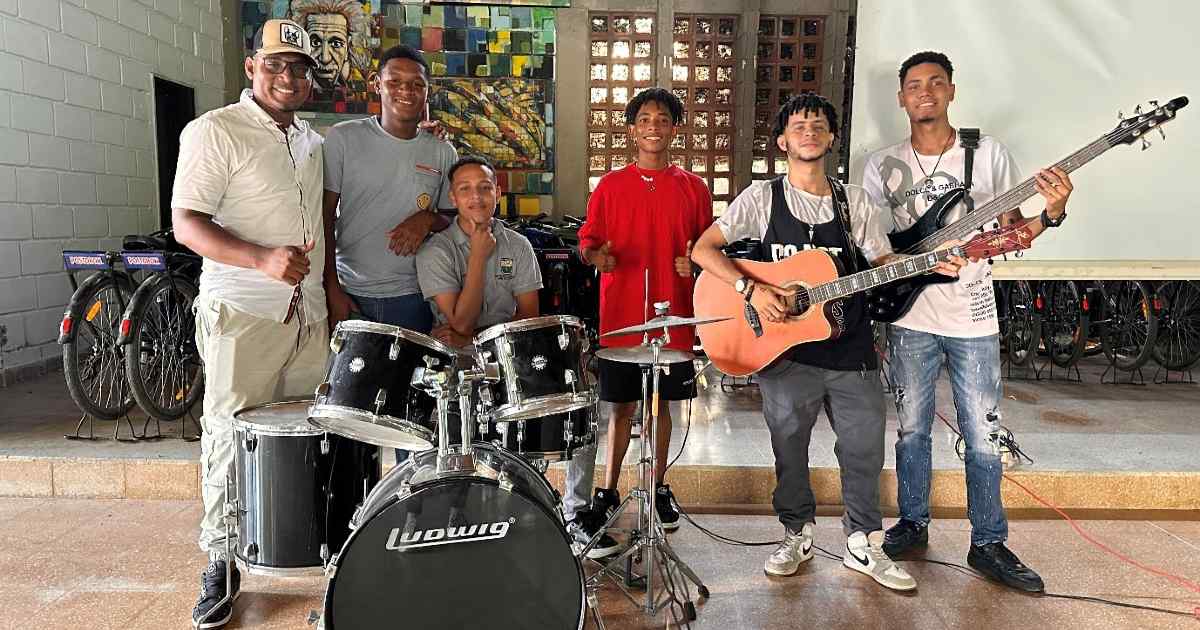 Estudiantes conmemoran el día del idioma
