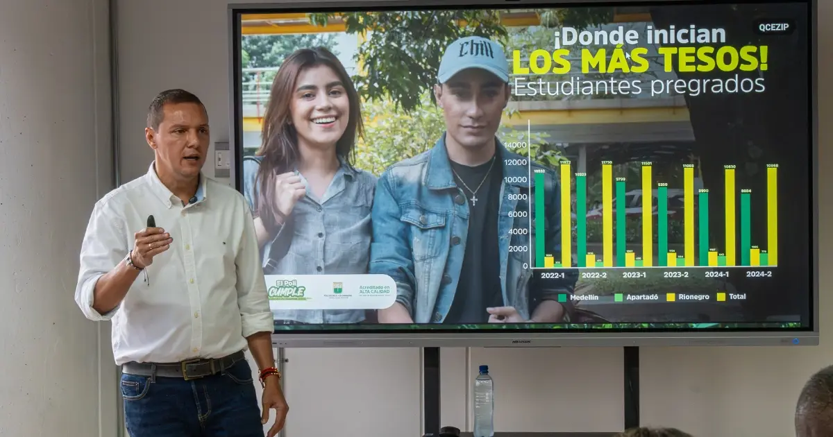 Rector presentando la Rendición de Cuentas 2024