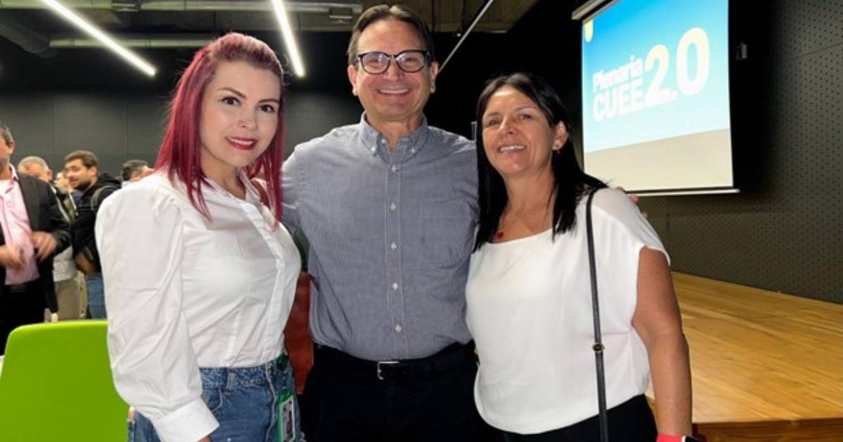 Vicerrectora de Docencia e Investigación Katerinne Quiroz Osorio y la docente Lina María Cardona presentes en la plenaria CUEE 2.0