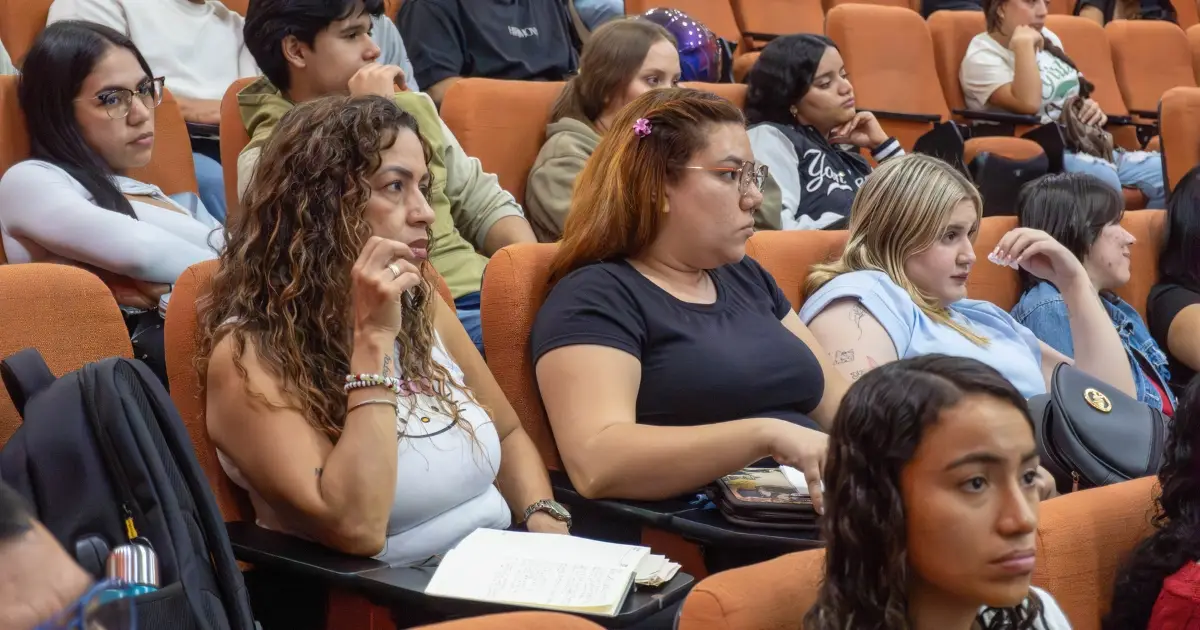 Asistentes en el cierre de las pasantias 2026-1