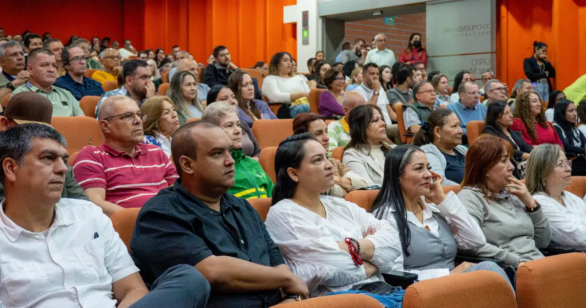 Asistentes al encuentro con el rector 2026