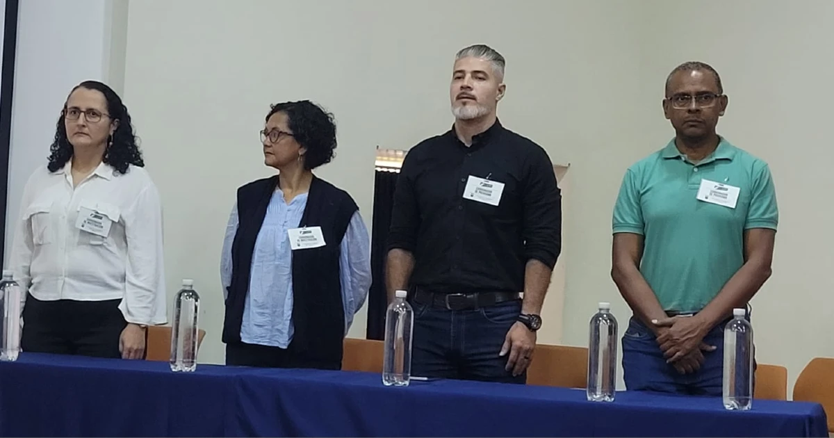 Docentes en el 8 simposio