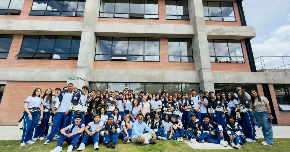 La educación superior se acerca a las instituciones educativas de la mano del Poli