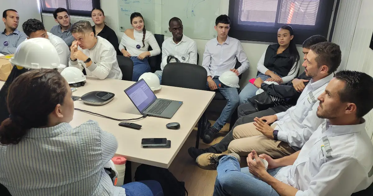 Estudiantes fortalecen su perfil profesional