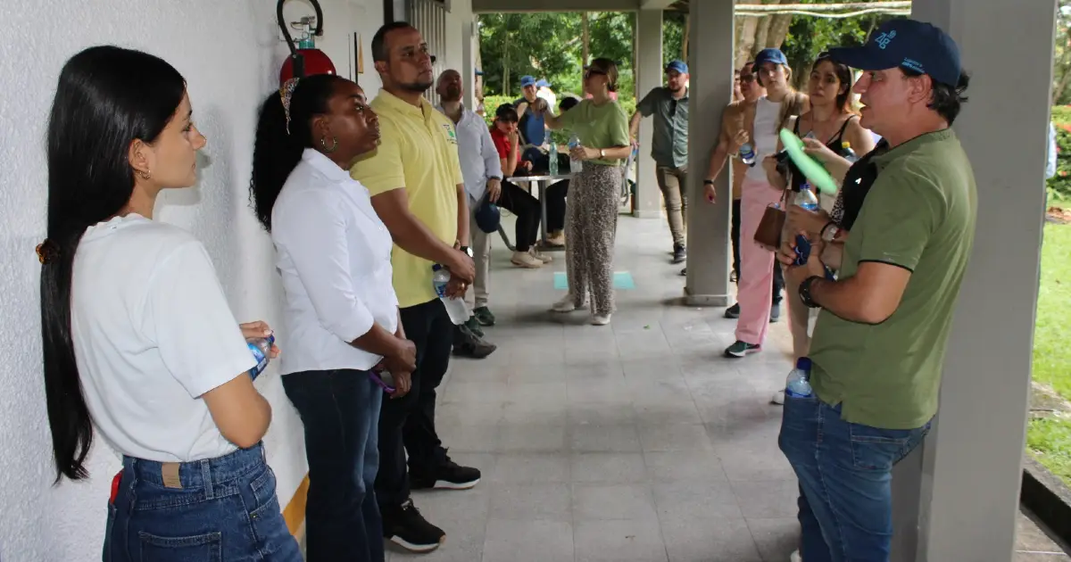 Empresarios del sector logístico visitan el Poli